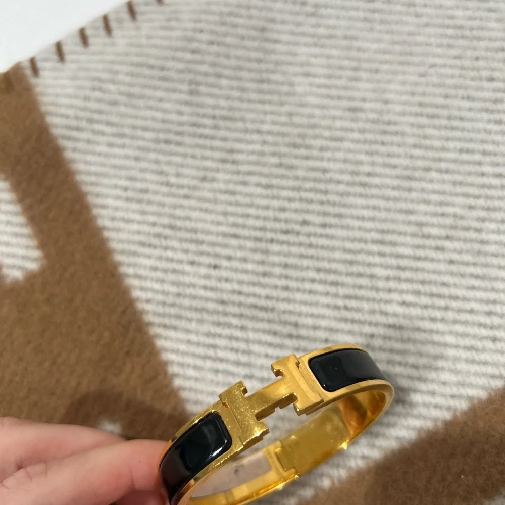 Hermes small black and gold Clic H bracelet - Picture 3 of 6